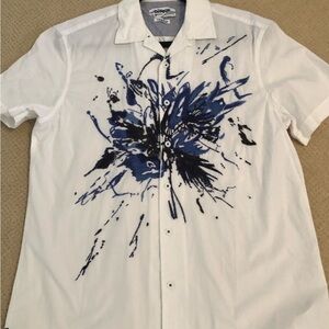 Embroidered men’s short sleeve shirt. 100% cotton